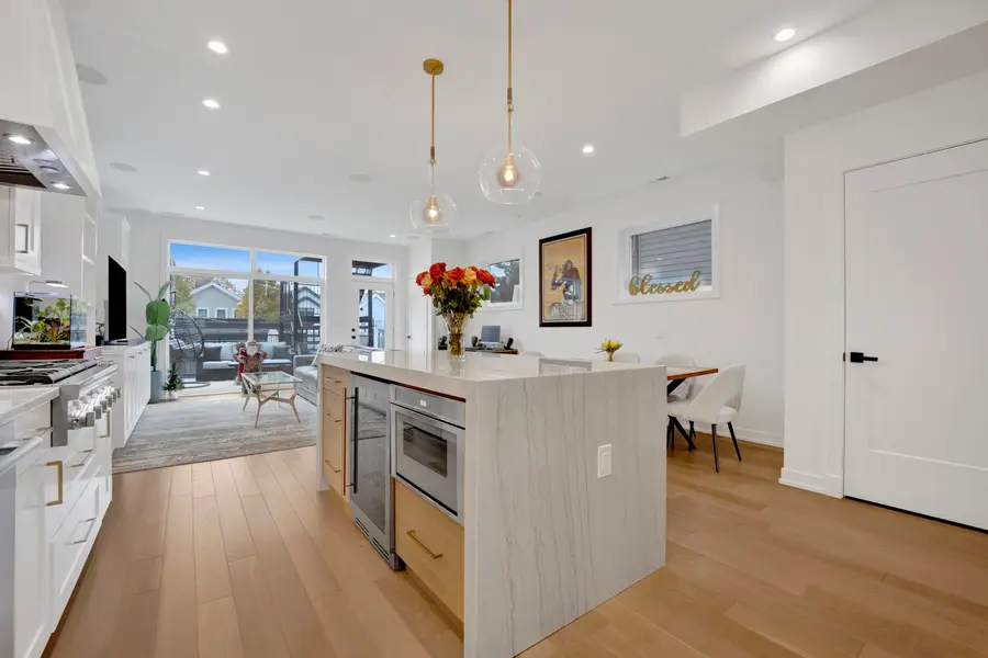 1533 W Barry Avenue #2, Chicago, IL 60657 - Image #3