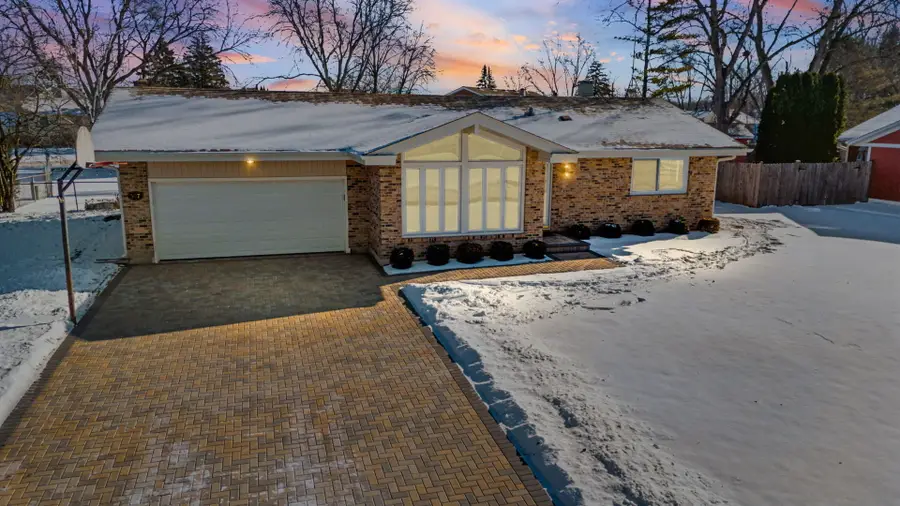 507 Northgate Road, Lindenhurst, IL 60046 - Image #3