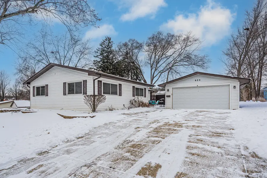 605 Tanglewood Drive, Streamwood, IL 60107 - Image #2