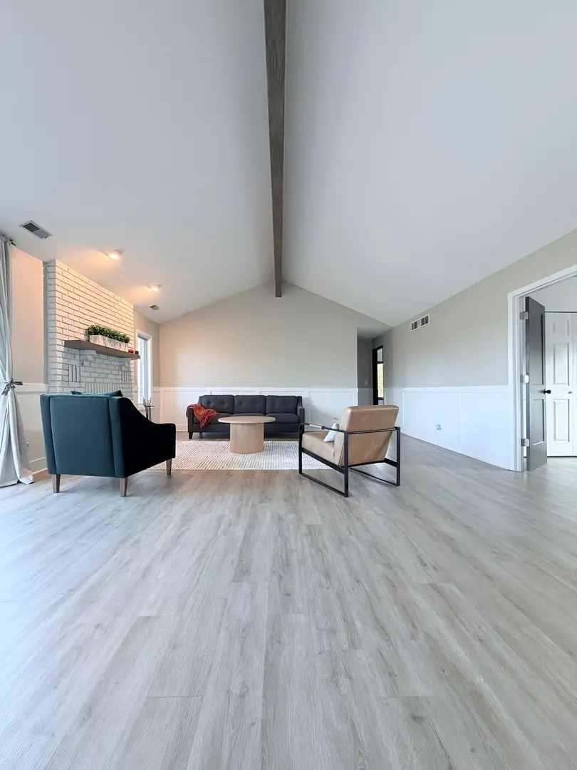 1670 N Douglas Court, Arlington Heights, IL 60004 - #3