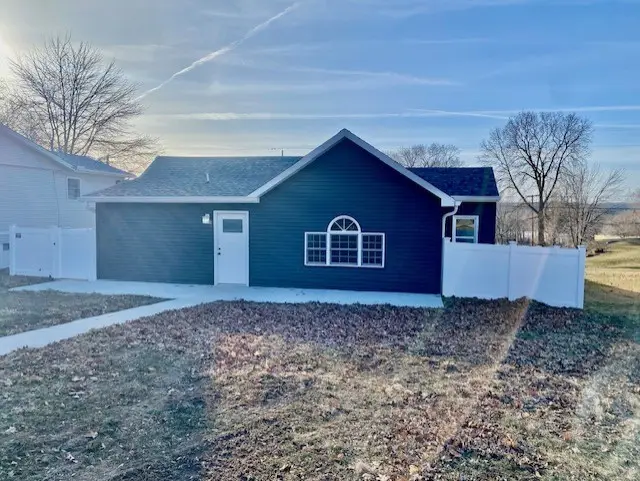 109 W Iowa Street, Spring Valley, IL 61362 - #1