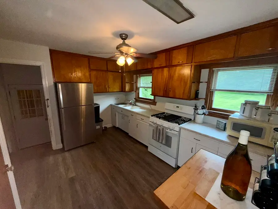 1270 Benson Lane, Green Oaks, IL 60048 - #3