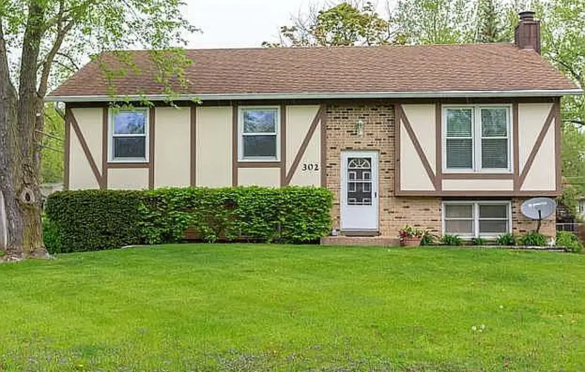 302 Channel Drive, Island Lake, IL 60042 - Image #1