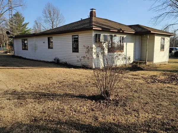 607 S Broadway, Waltonville, IL 62894