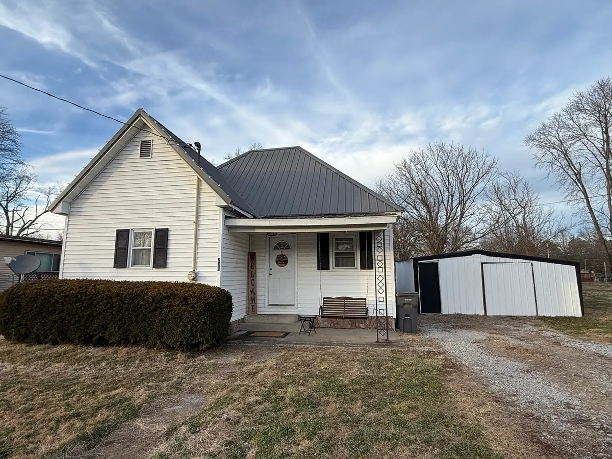 206 W Pennsylvania Avenue, Pittsburg, IL 62974 - #1