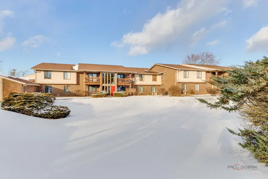 800 Brook Drive #1, Streamwood, IL 60107 - Image #2