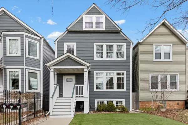 3432 W Melrose Street, Chicago, IL 60618