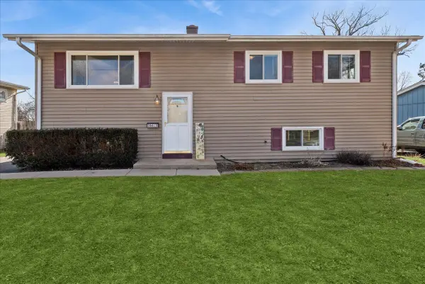 36615 N Streamwood Drive, Gurnee, IL 60031