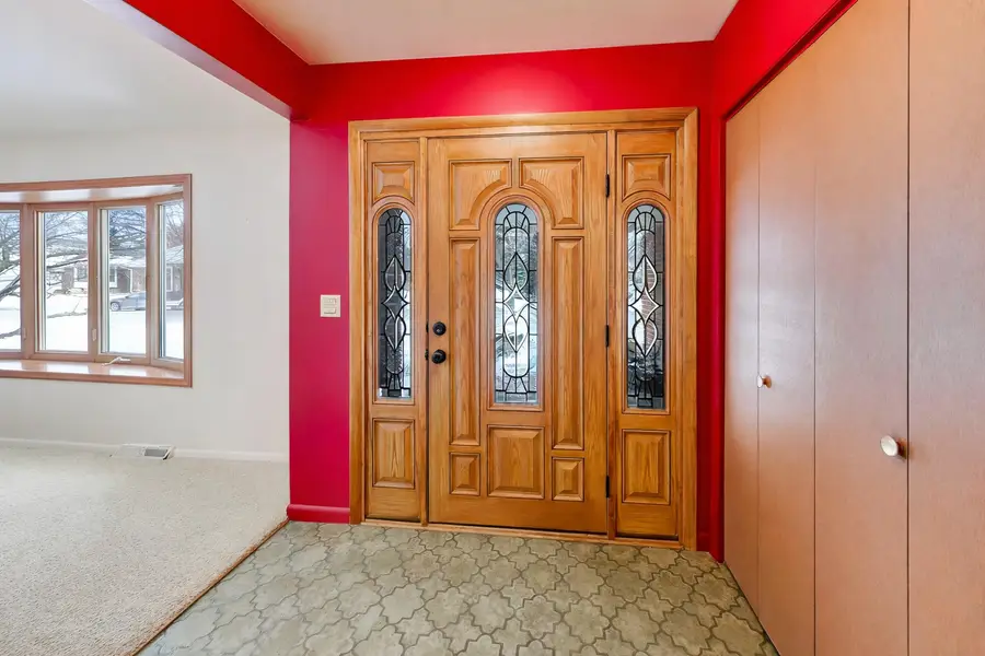 2011 E Robinhood Lane, Arlington Heights, IL 60004 - Image #3