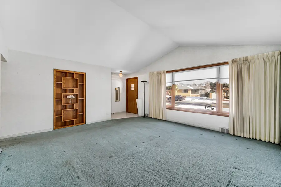 7050 N Keating Avenue, Lincolnwood, IL 60712 - #3