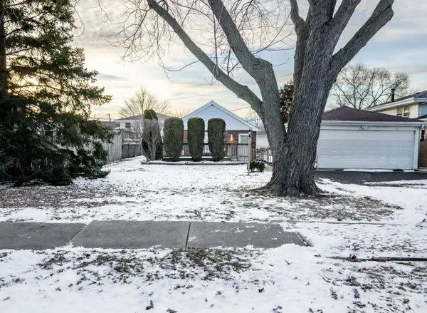 9170 Crescent Court, Oak Lawn, IL 60453