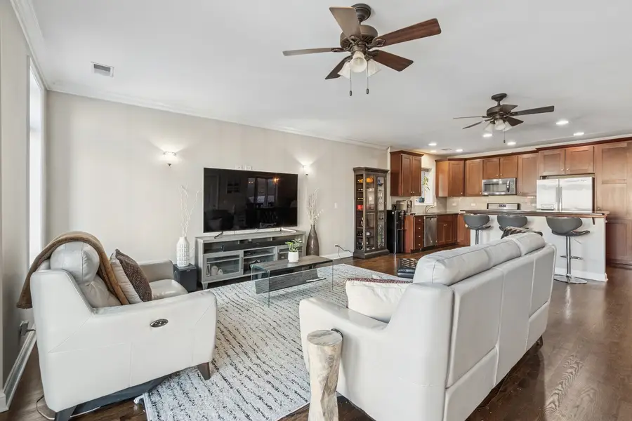 5741 W Lawrence Avenue #1, Chicago, IL 60630 - #3