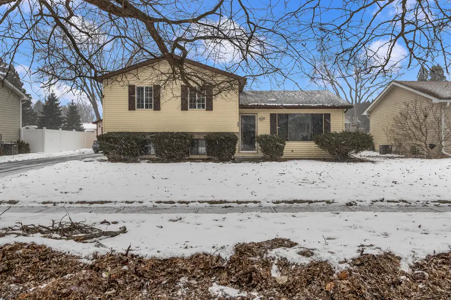 809 Thompson Avenue, Winthrop Harbor, IL 60096 - #2