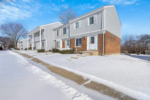 451 Yorkshire Square, Bolingbrook, IL 60440