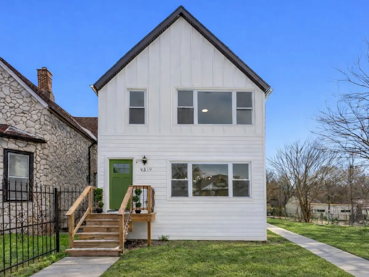 9319 S Merrill Avenue, Chicago, IL 60617 - Image #1