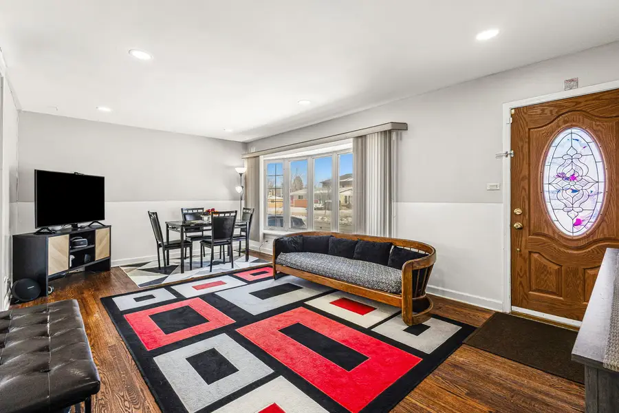 7424 Crawford Avenue, Skokie, IL 60076 - Image #3