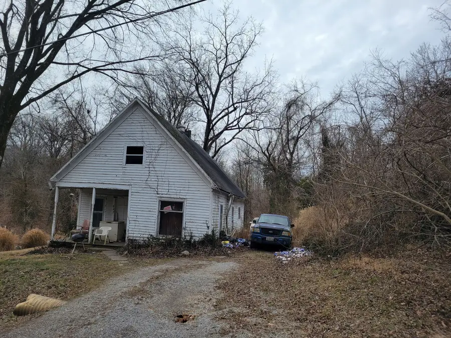 627 E High Street, Anna, IL 62906 - #2