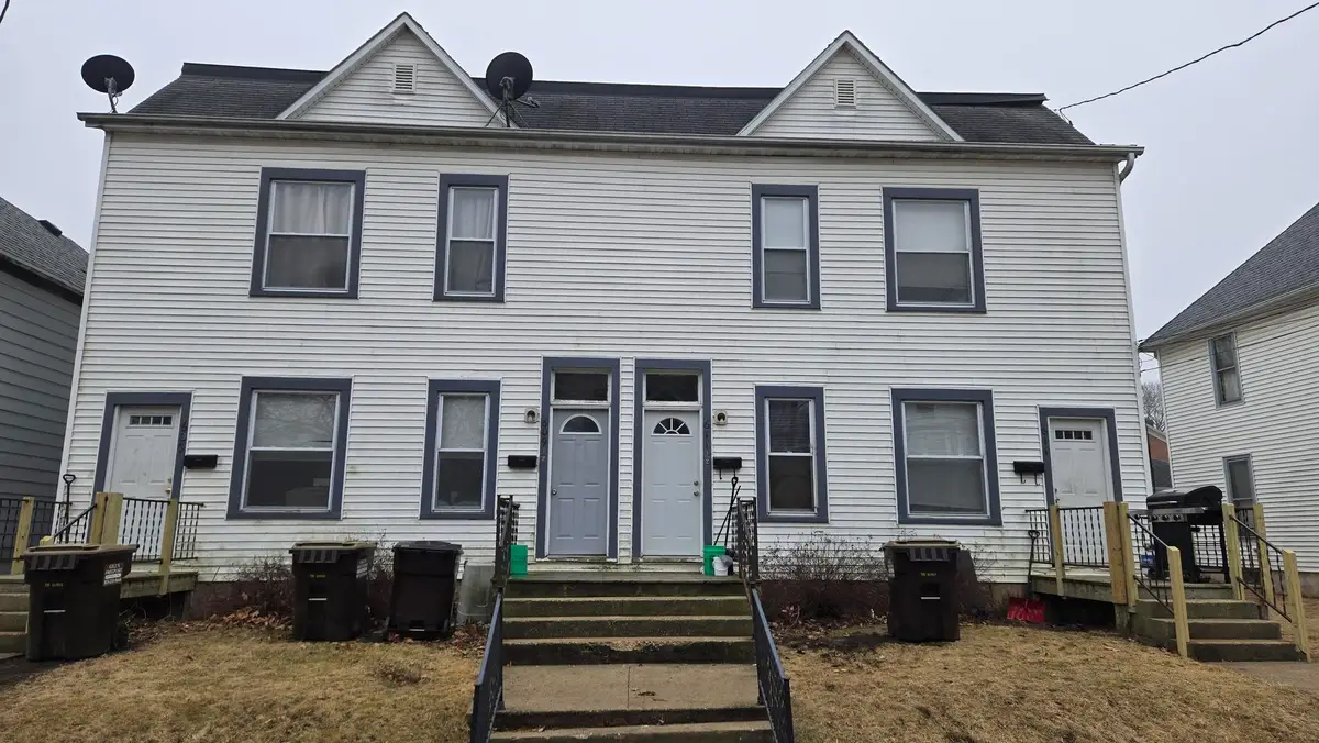 609 W Cottonwood Street, Freeport, IL 61032 - #1