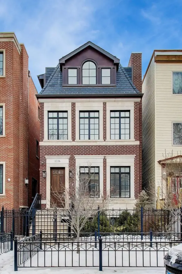 1226 W Henderson Street, Chicago, IL 60657