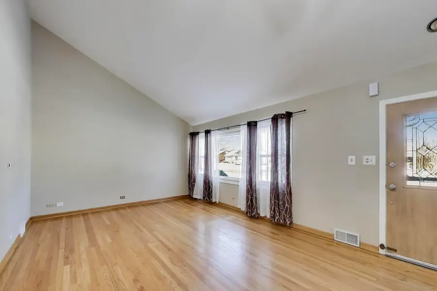 7441 Lyons Street, Morton Grove, IL 60053 - Image #3