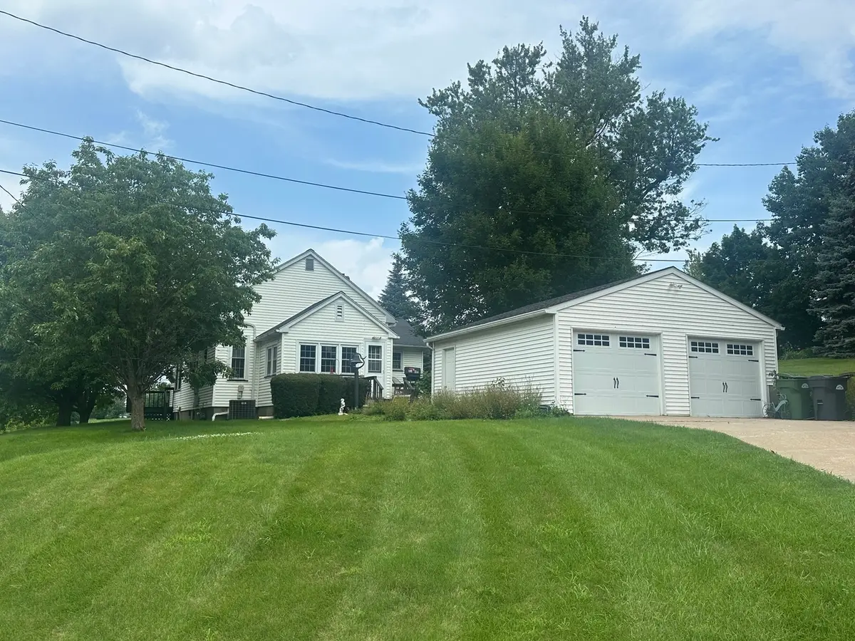 1363 2nd Avenue S, Clinton, IA 52732 - Image #1