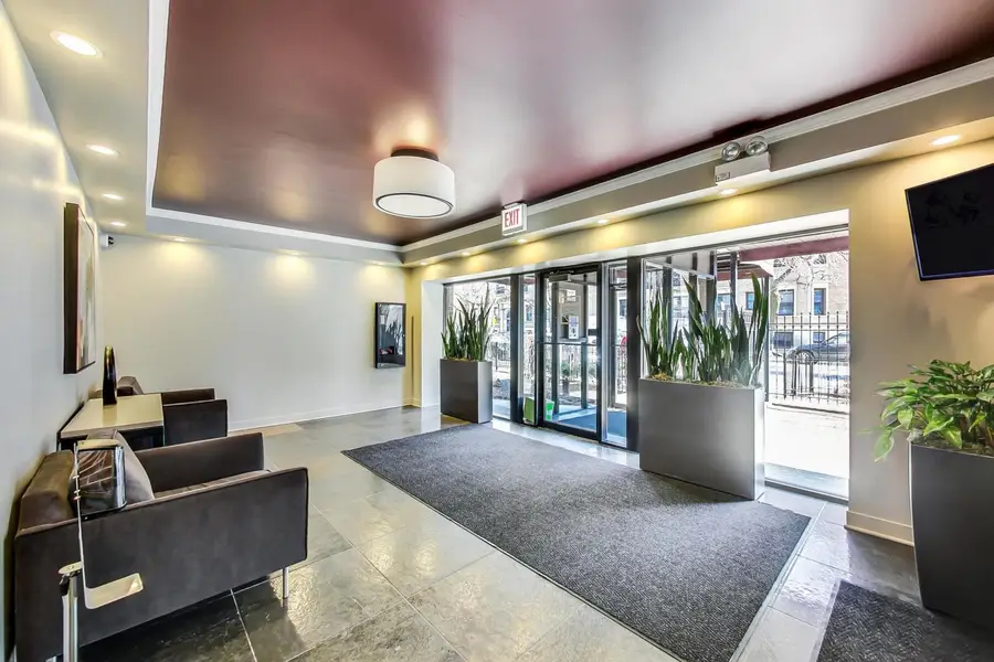 3900 N Pine Grove Avenue #301, Chicago, IL 60613 - Image #2