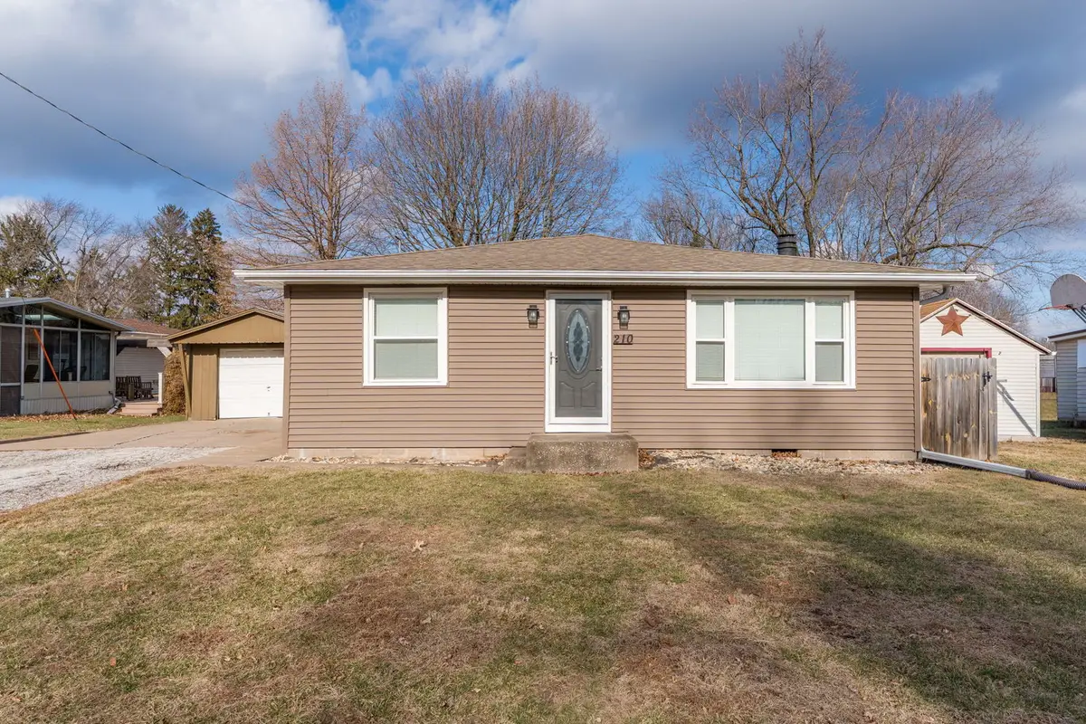 210 W 19th Ave Avenue, Coal Valley, IL 61240 - #1