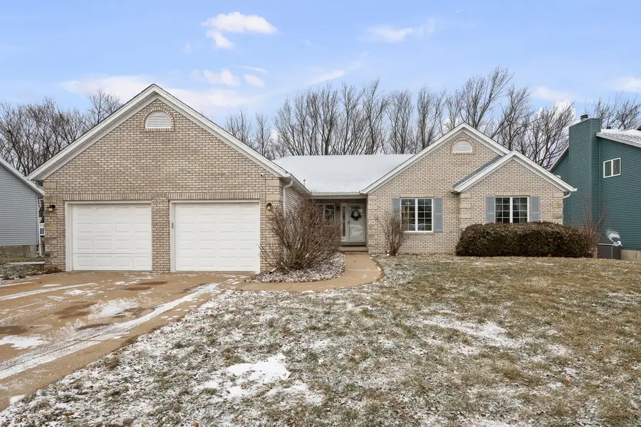 6002 Oakbrook Road, Davenport, IA 52806 - Image #2