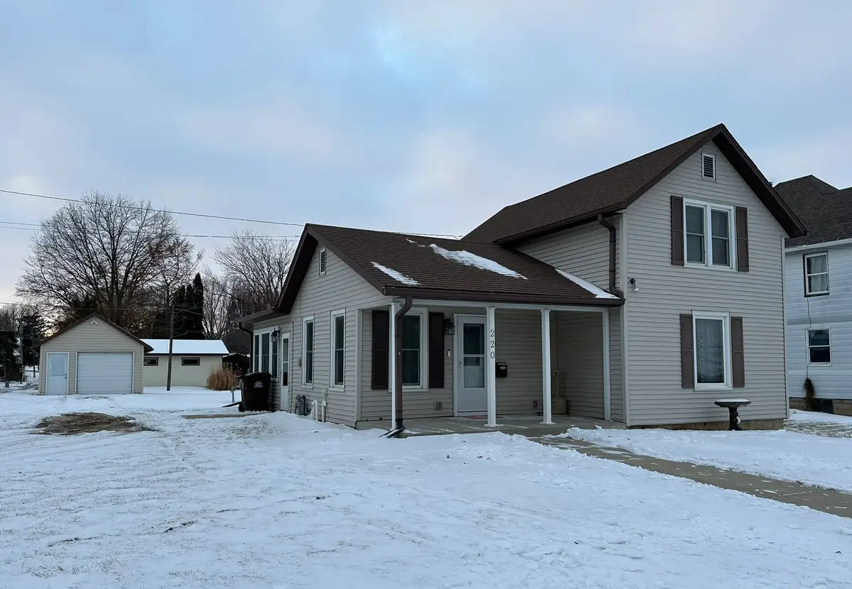 220 N Simmons Avenue, Stockton, IL 61085 - #1