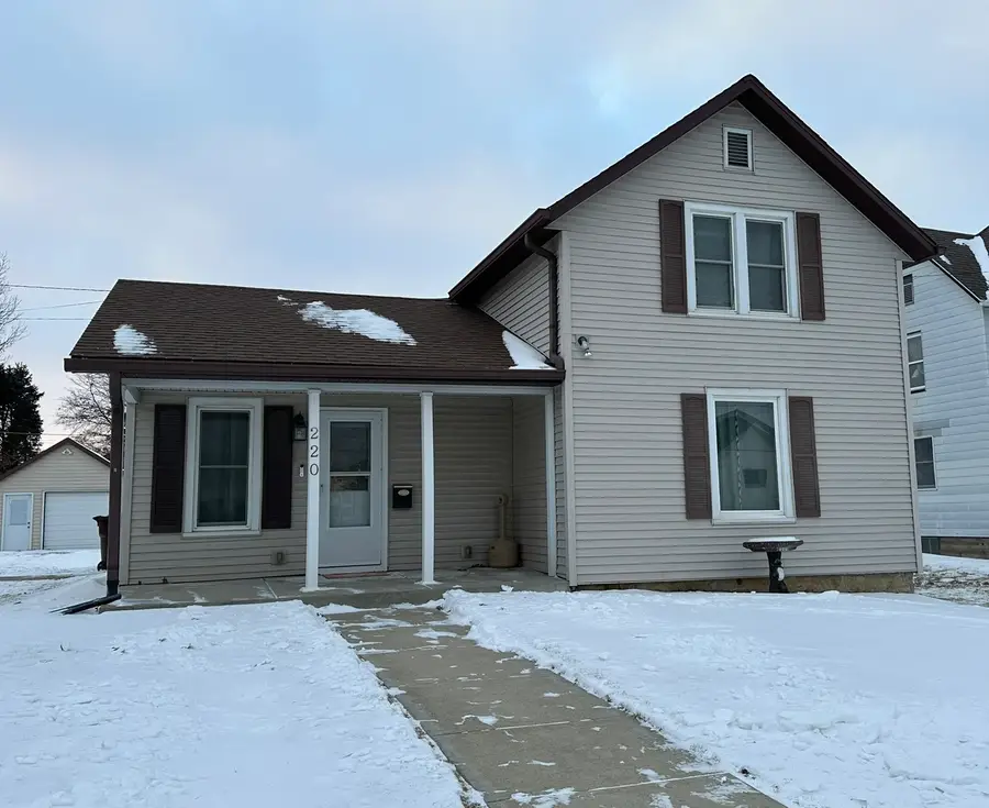 220 N Simmons Avenue, Stockton, IL 61085 - #3