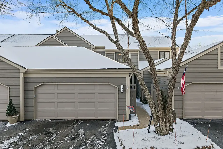 529 White Oak Lane, Lake Barrington, IL 60010 - Image #2