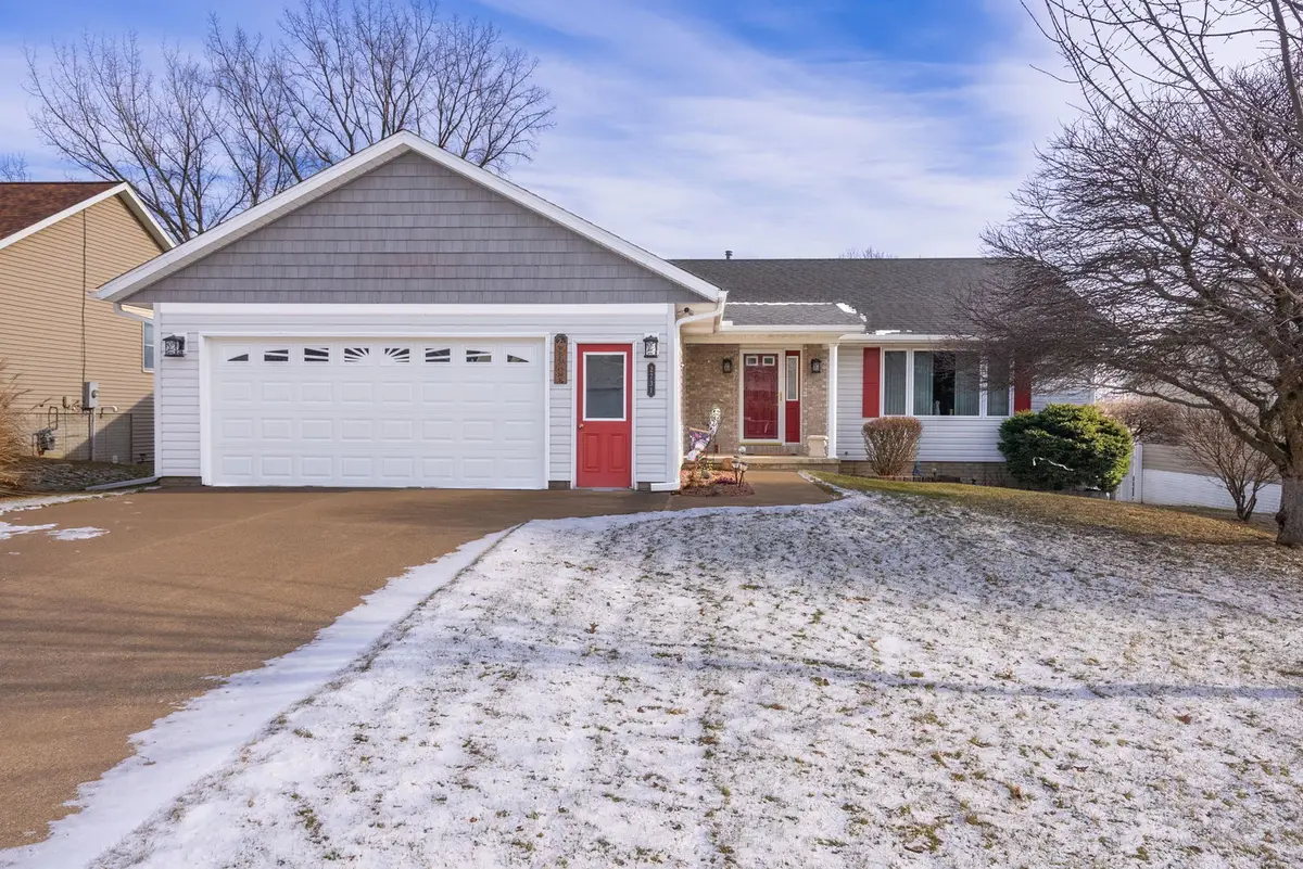 2731 N 11th Street, Clinton, IA 52732 - Image #1