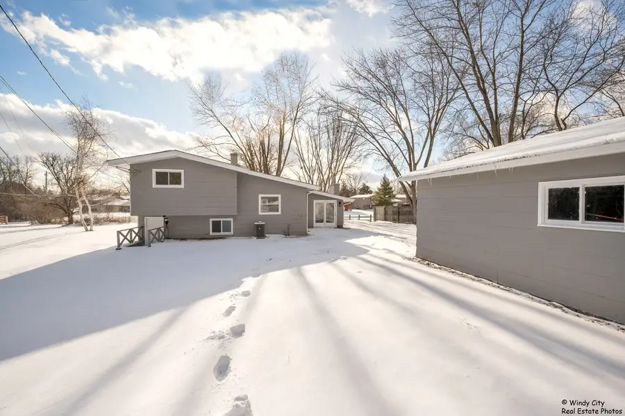 2208 Sprucewood Lane, Lindenhurst, IL 60046 - Image #3