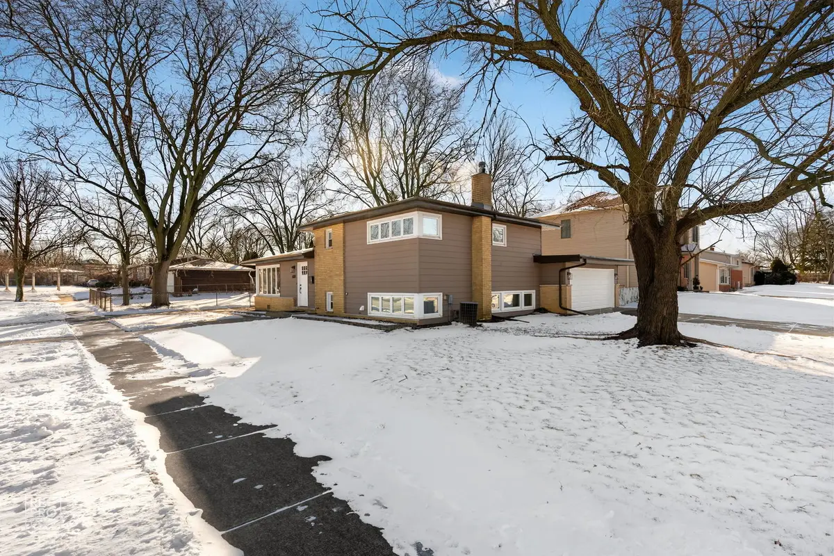 608 N Eastman Drive, Mount Prospect, IL 60056 - Image #1