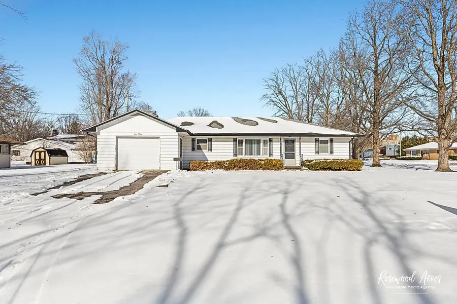 160 E Pendexter Avenue, Watseka, IL 60970 - #2