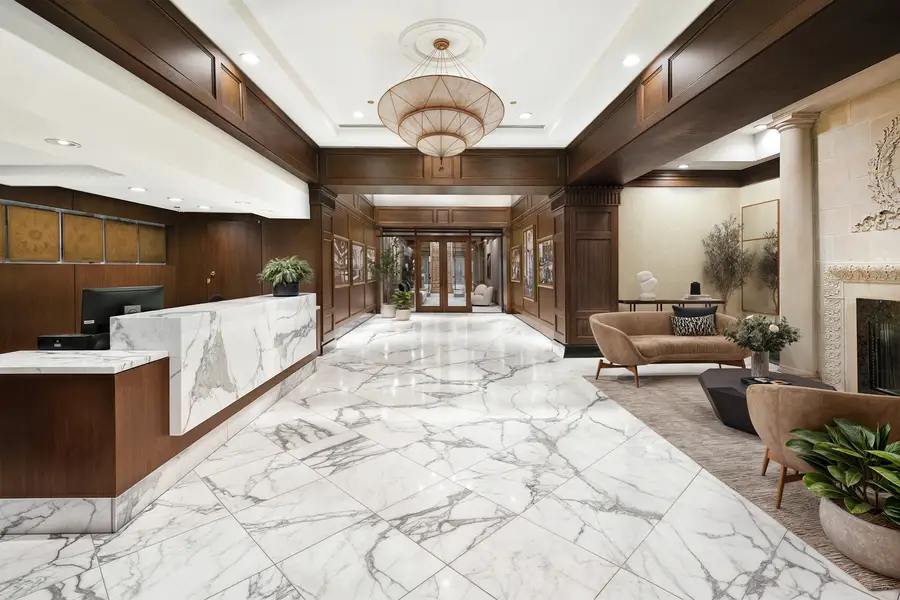 850 N Lake Shore Drive #1806, Chicago, IL 60611 - Image #2