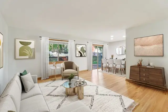 210 E Lakeside Drive, Vernon Hills, IL 60061 - Image #2