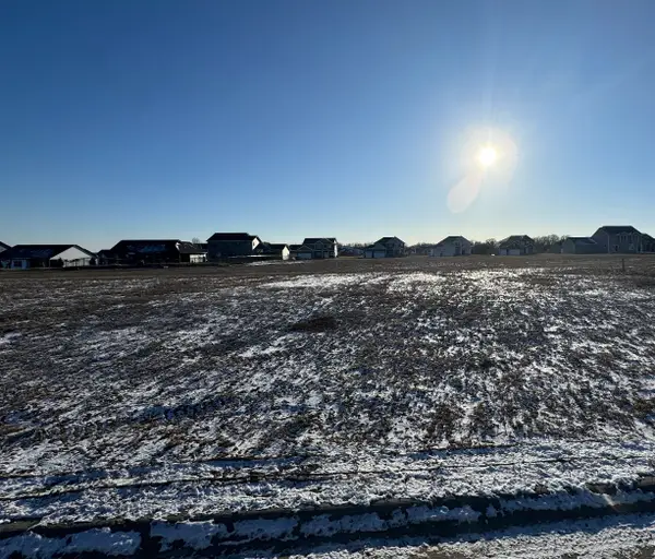 352 Linda Lane, Riverdale, IA 52722