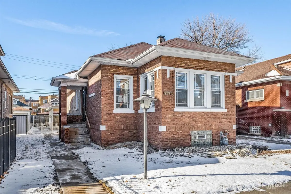 7724 S Chappel Avenue, Chicago, IL 60649 - Image #1