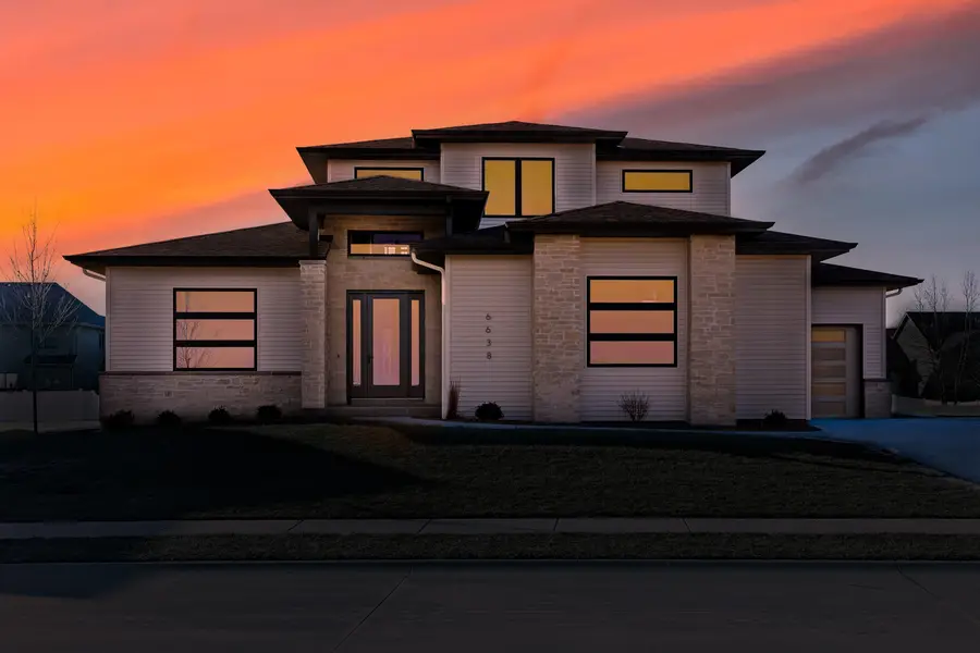 6638 Pelican Street, Bettendorf, IA 52722 - Image #2