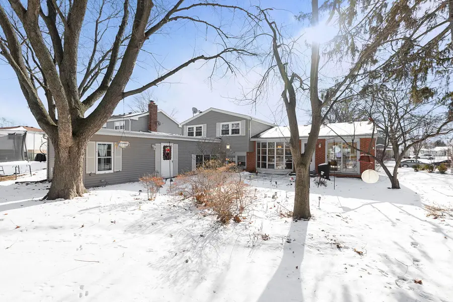 1706 S Chesterfield Drive, Arlington Heights, IL 60005 - #3