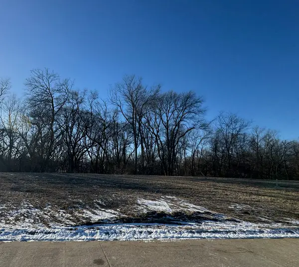 318 Mason Drive, Riverdale, IA 52722