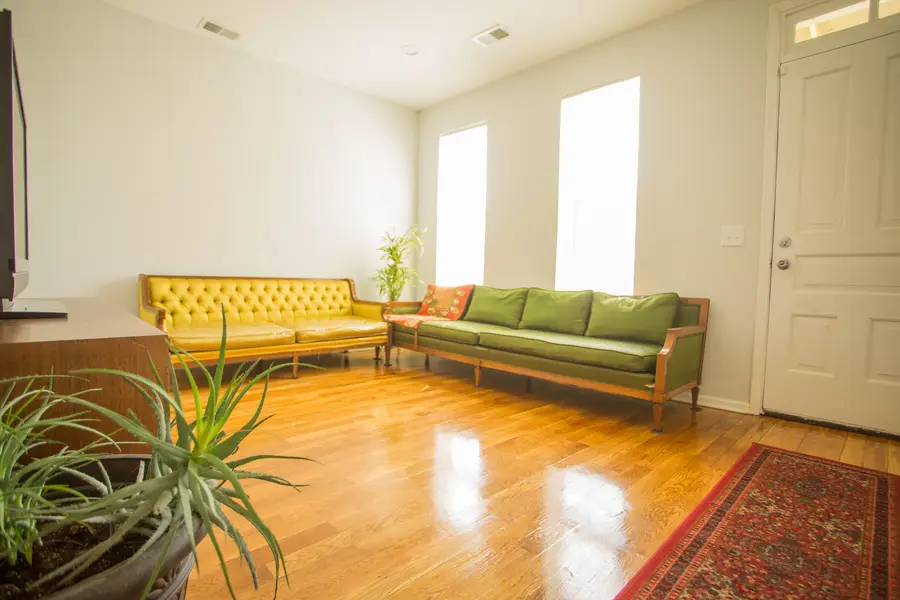 10435 S Corliss Avenue, Chicago, IL 60628 - Image #2