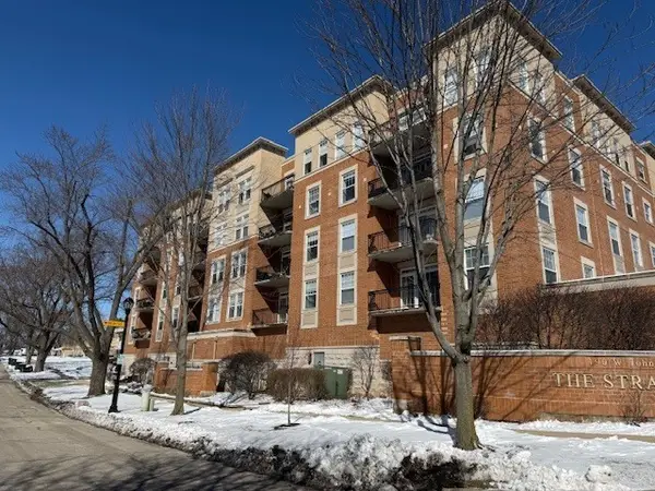 190 W Johnson Street #305, Palatine, IL 60067