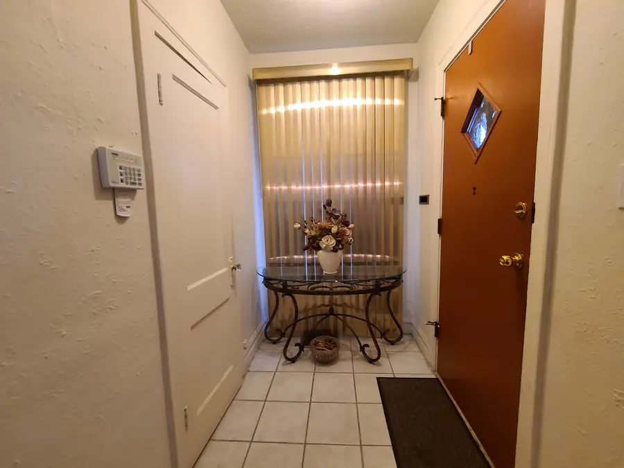 8319 S Crandon Avenue, Chicago, IL 60617 - Image #2