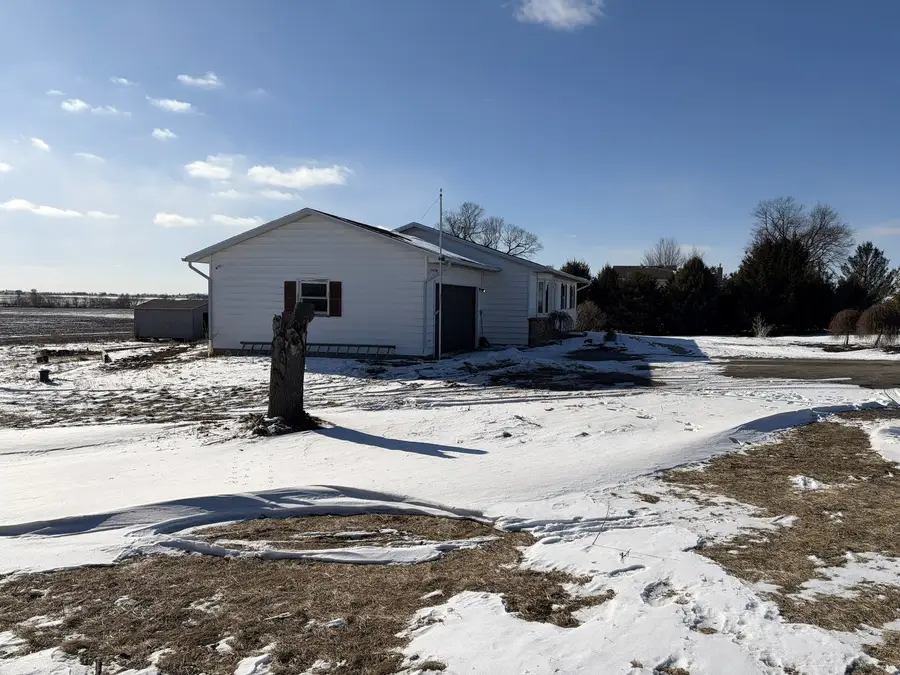 1413 W Florence Road, Baileyville, IL 61007 - #3