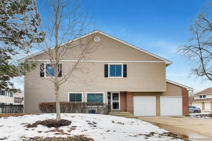 1096 Pine Tree Circle N, Buffalo Grove, IL 60089 - #2