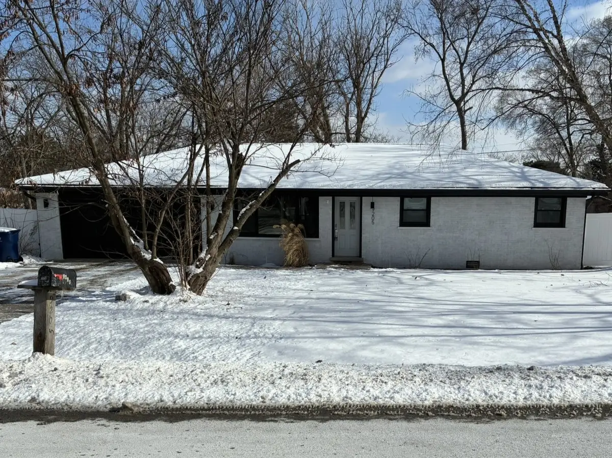 9205 S 84th Court, Hickory Hills, IL 60457 - Image #1