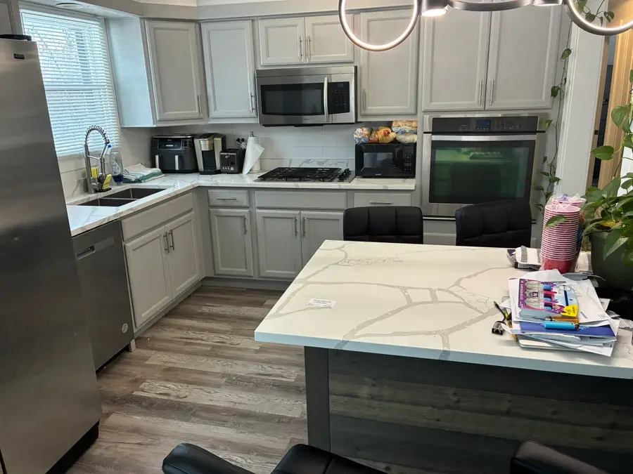 9205 S 84th Court, Hickory Hills, IL 60457 - Image #3