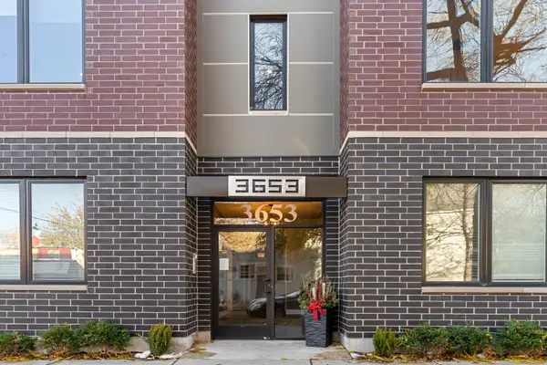 3653 W Barry Avenue #3E, Chicago, IL 60618